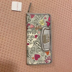NWT Coach poppy accordion wallet!